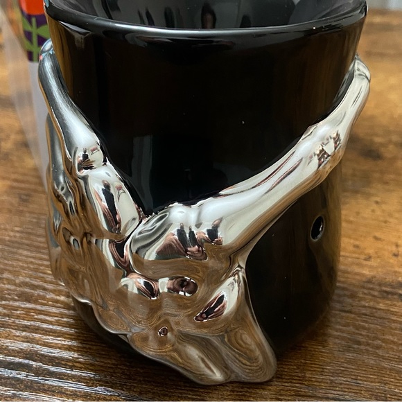 NEW SCENTSY GHOULISH GRIP PLUG IN MINI WARMER #77761 - Picture 7 of 10